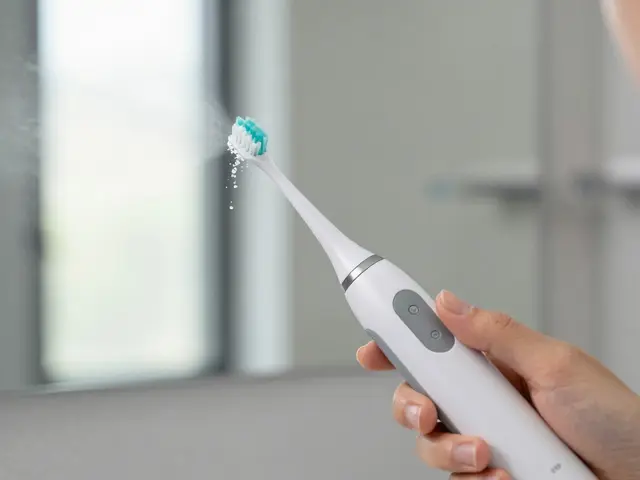 Ultrasonický čistič zubů: Co je to a proč je novým trendem v péči o zuby