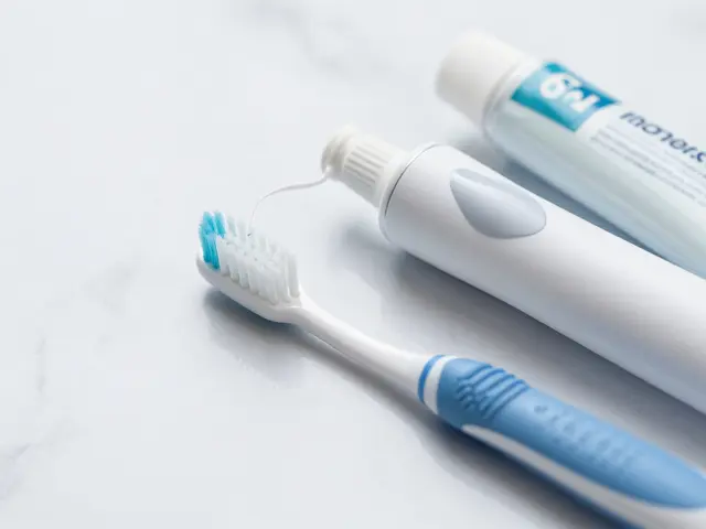 Údržba fazet na předních zubech: Jak o ně pečovat, aby vydržely roky