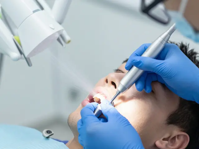 Jak bolí dentální hygiena? Pravda o bolesti, citlivosti a pocitu během čištění